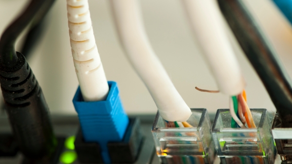 สาย Fiber, สาย Ethernet และ สาย DSL แบบไหนดีกว่ากัน และมีความแตกต่างกันอย่างไร 